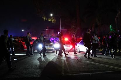 La policía trabaja en la iglesia donde se produjo el ataque este lunes en Sydney.