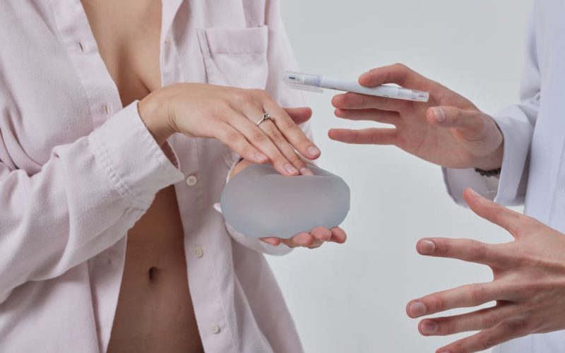 ¿Implantes de silicona, salinos o anatómicos? Guía según tu estilo de vida
