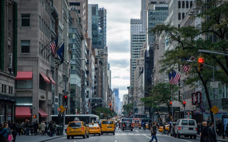 Mercados Privados y Públicos en Nueva York: Explicando las Diferencias de Valoración